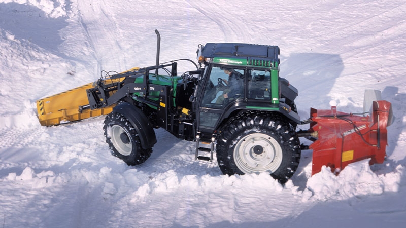 The articulated Valtra X City had Finnish-built industrial type front loader